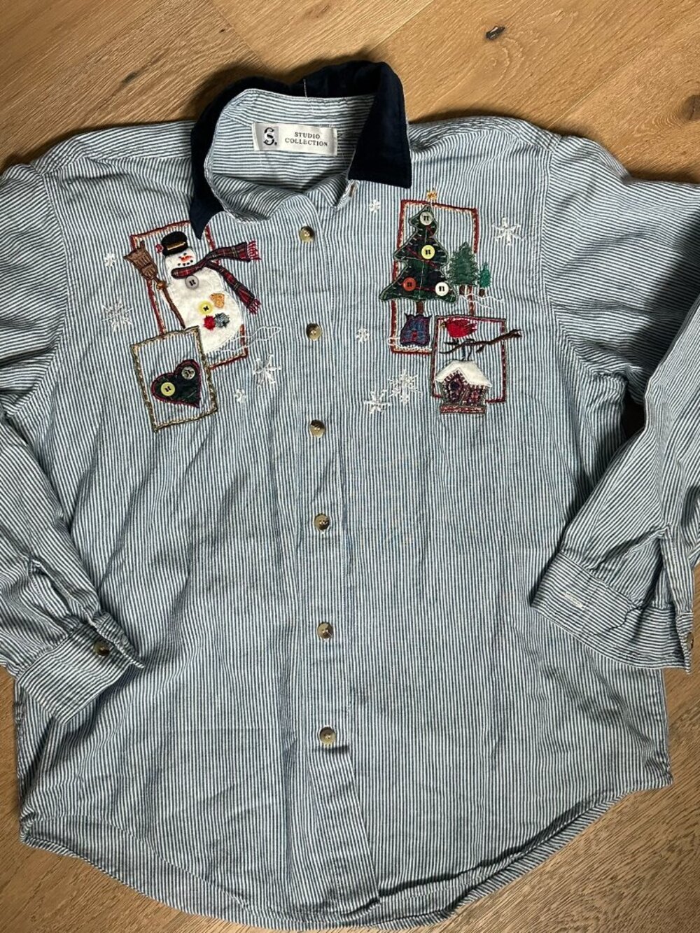Studio Collection Holiday Shirt M/L – Embroidered Snowman Christmas Tree Button-